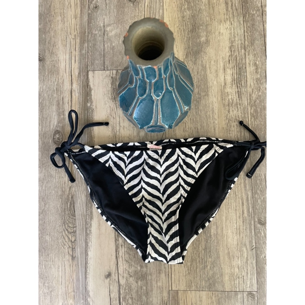 EUC Xhilaration Zebra Print Bikini Bottom. Size Medium.